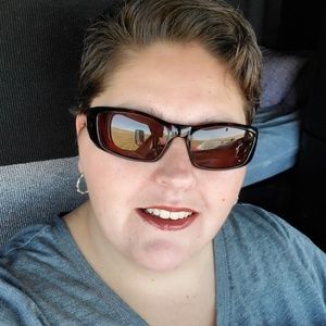 Meet your Posher, Crystal